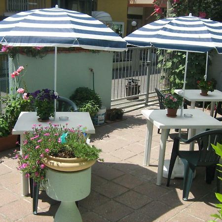 Sirenapop Concept B&B Rivazzurra Di Rimini Bagian luar foto