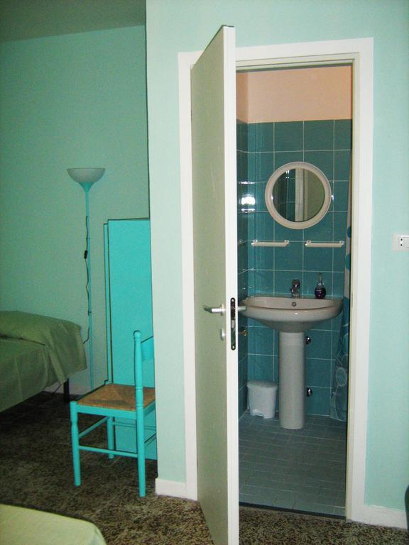 Sirenapop Concept B&B Rivazzurra Di Rimini Ruang foto