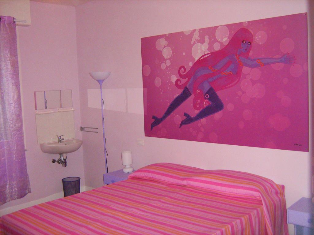 Sirenapop Concept B&B Rivazzurra Di Rimini Ruang foto