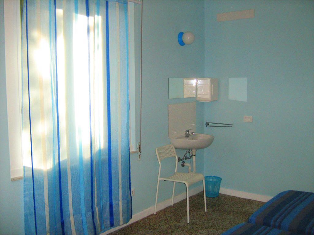 Sirenapop Concept B&B Rivazzurra Di Rimini Ruang foto