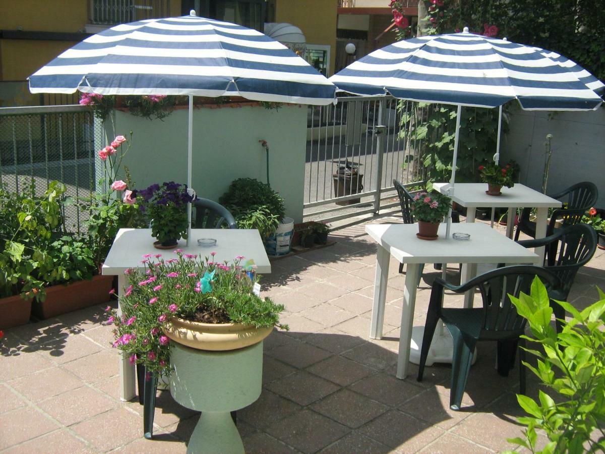 Sirenapop Concept B&B Rivazzurra Di Rimini Bagian luar foto