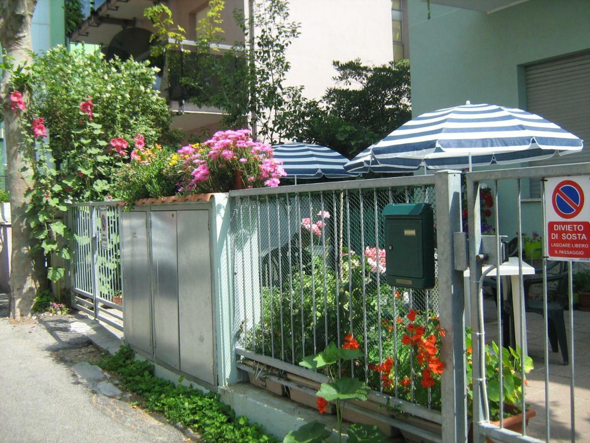 Sirenapop Concept B&B Rivazzurra Di Rimini Bagian luar foto