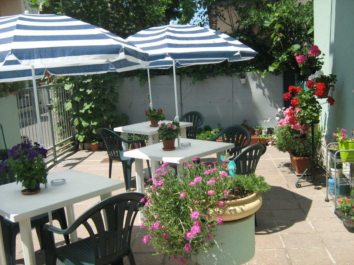 Sirenapop Concept B&B Rivazzurra Di Rimini Bagian luar foto