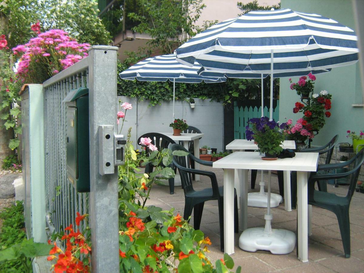 Sirenapop Concept B&B Rivazzurra Di Rimini Bagian luar foto