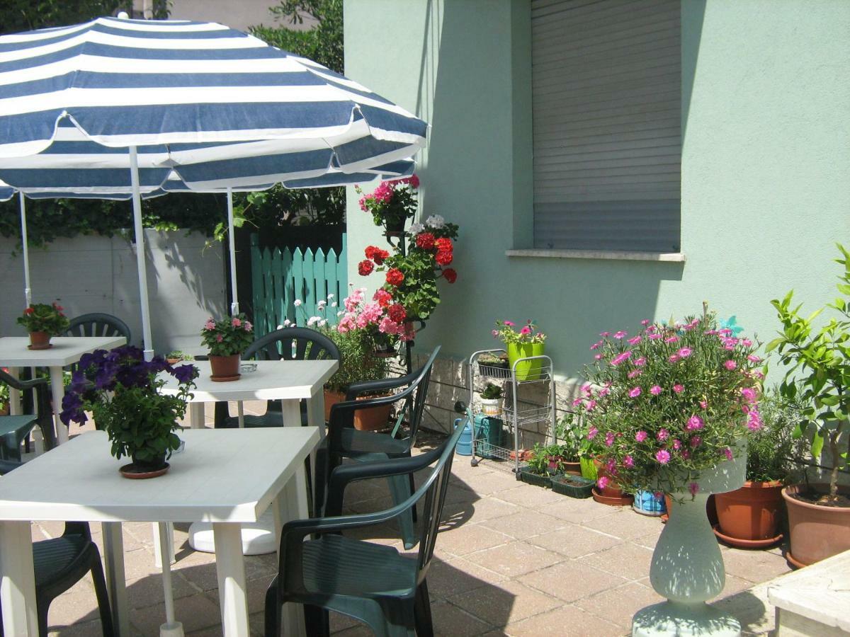 Sirenapop Concept B&B Rivazzurra Di Rimini Bagian luar foto